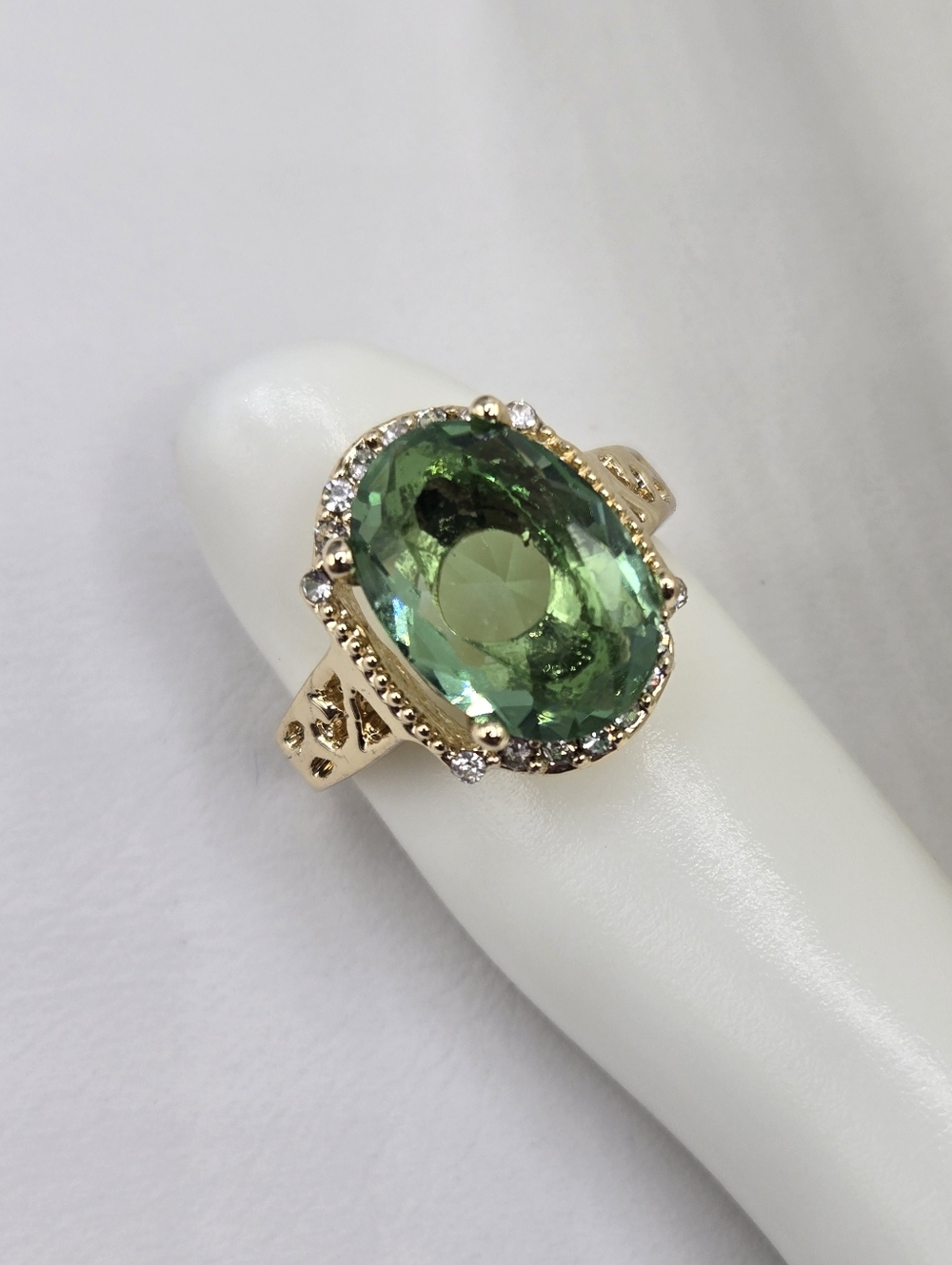 Swarovski Crystal Elements Gold Statement Ring Green Oval Size 6.75 Prom Bridal - Picture 9 of 9